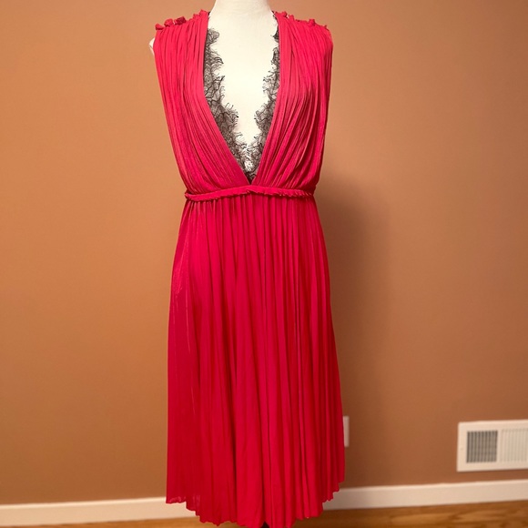 $2,500 NWOT Gucci Grecian style lace dress - Picture 5 of 6